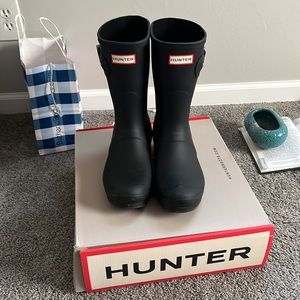 Like new black hunter rain boots